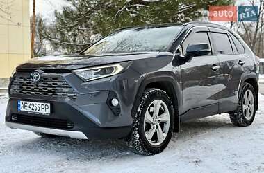Позашляховик / Кросовер Toyota RAV4 2021 в Дніпрі