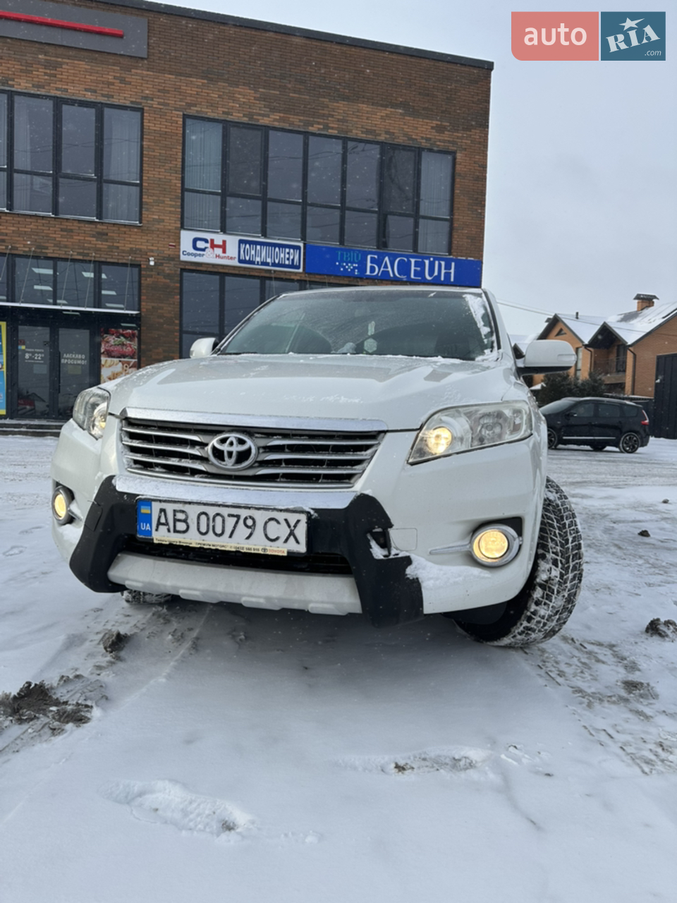 Продаю власний автомобіль TOYOTA RAV 4. Авто у відмінному стані без пошкоджень , на індивідуальні комплектації має без ключовий та безконтактний доступ , пороги , камеру заднього виду , підігрів лобового та заднього скла , готове до будь яких перевірок