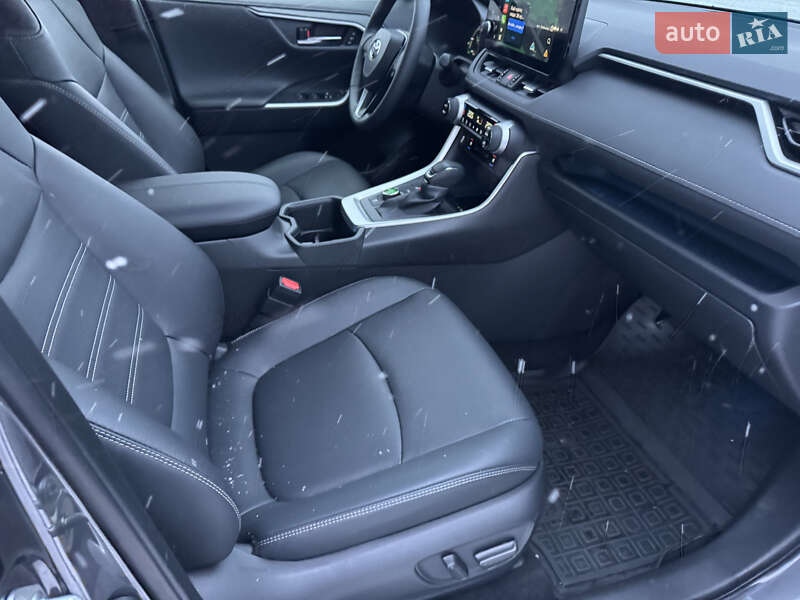 Позашляховик / Кросовер Toyota RAV4 2024 в Києві