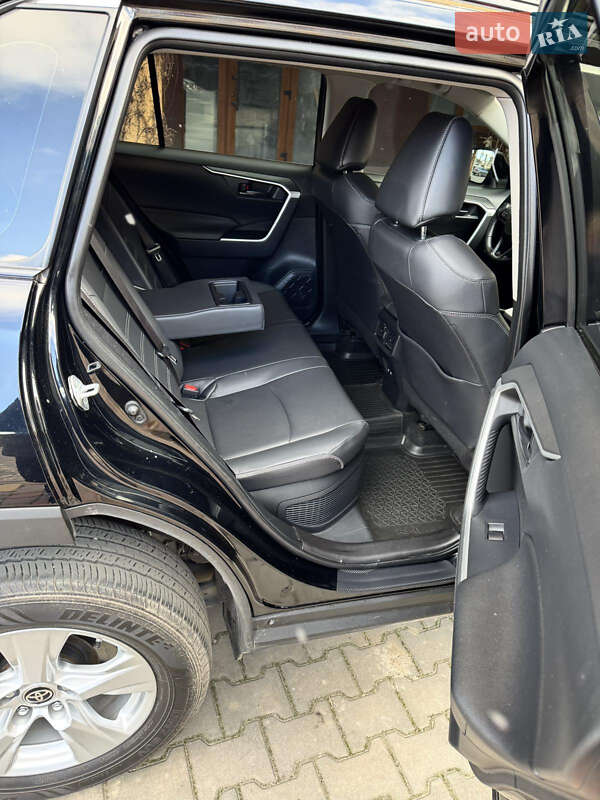 Позашляховик / Кросовер Toyota RAV4 2020 в Києві