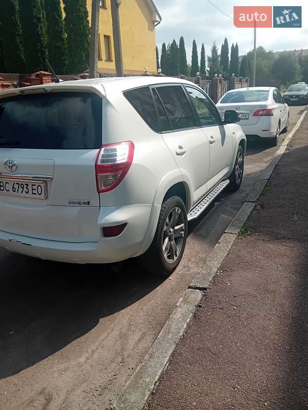 Позашляховик / Кросовер Toyota RAV4 2010 в Трускавці