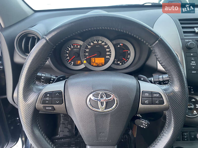 Позашляховик / Кросовер Toyota RAV4 2010 в Києві