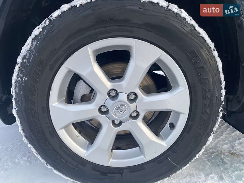 Позашляховик / Кросовер Toyota RAV4 2010 в Києві