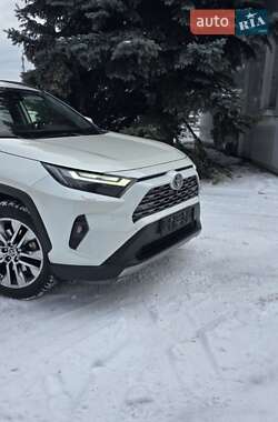 Позашляховик / Кросовер Toyota RAV4 2022 в Дніпрі