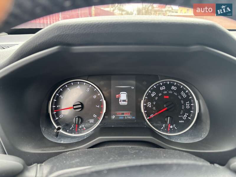 Внедорожник / Кроссовер Toyota RAV4 2021 в Хмельницком