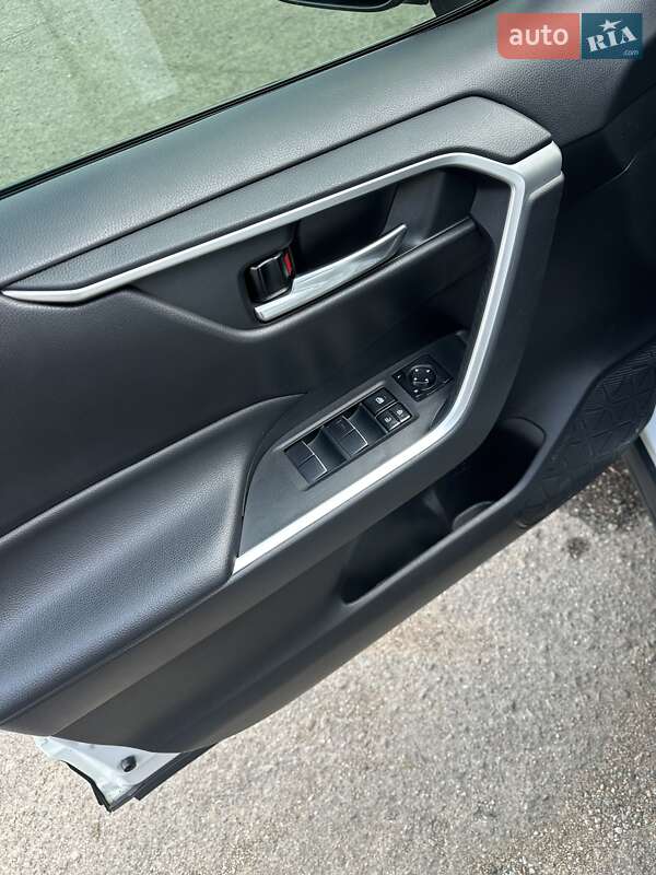 Позашляховик / Кросовер Toyota RAV4 2021 в Одесі