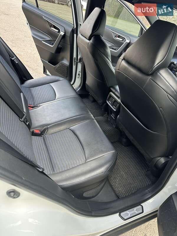 Позашляховик / Кросовер Toyota RAV4 2021 в Одесі