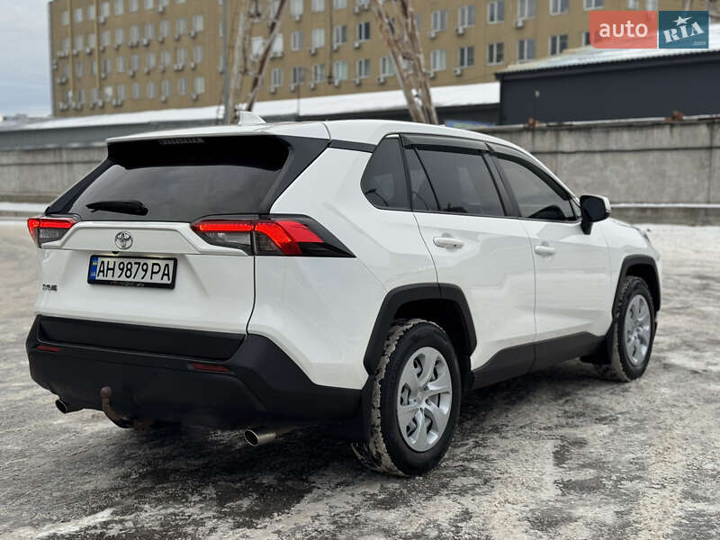 Внедорожник / Кроссовер Toyota RAV4 2019 в Киеве