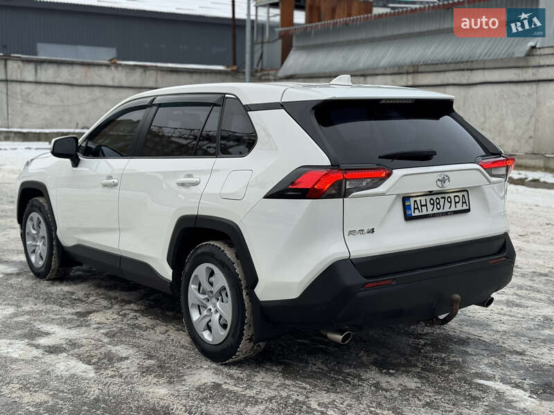 Внедорожник / Кроссовер Toyota RAV4 2019 в Киеве