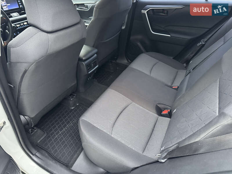 Внедорожник / Кроссовер Toyota RAV4 2019 в Киеве