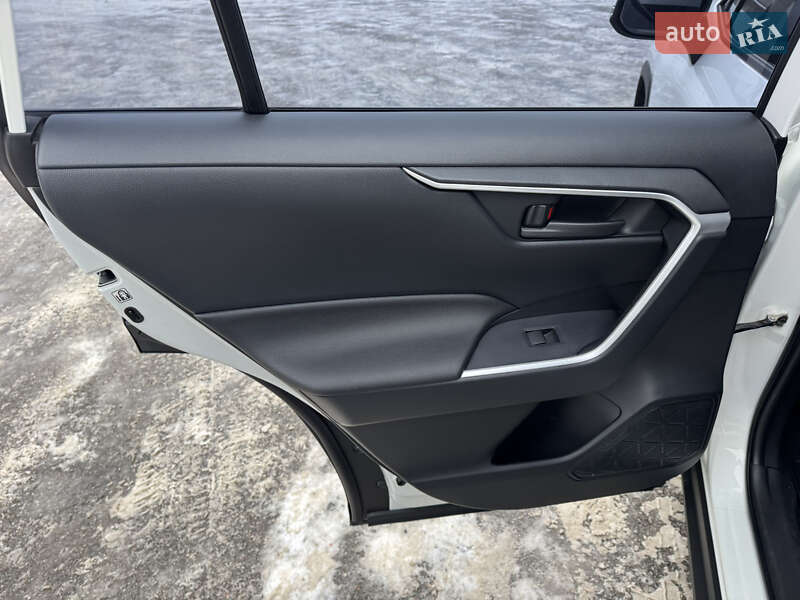 Внедорожник / Кроссовер Toyota RAV4 2019 в Киеве