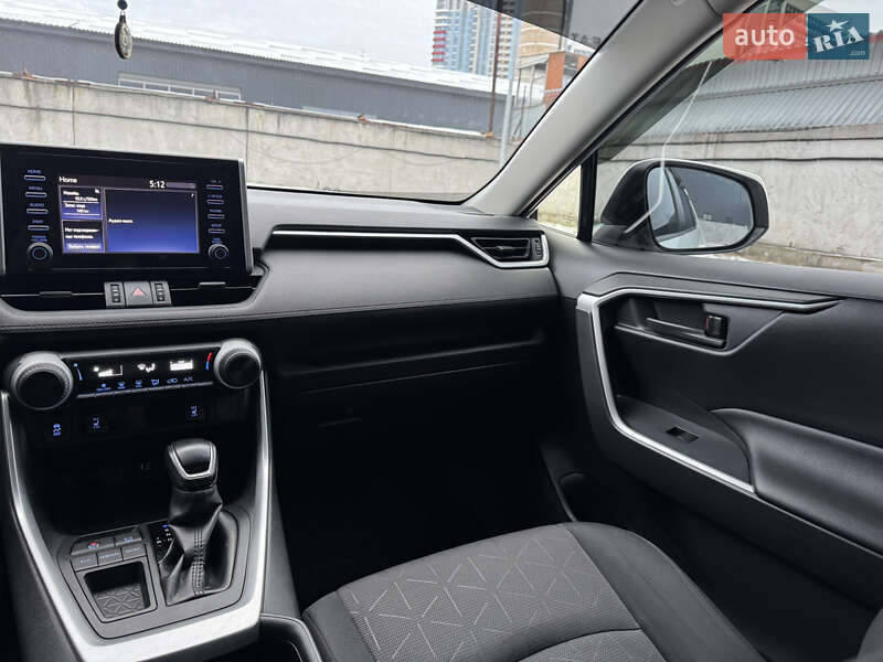 Внедорожник / Кроссовер Toyota RAV4 2019 в Киеве