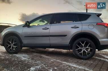 Внедорожник / Кроссовер Toyota RAV4 2017 в Стрые