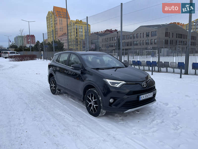 Позашляховик / Кросовер Toyota RAV4 2016 в Києві