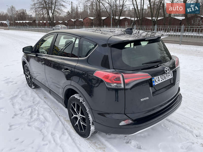 Позашляховик / Кросовер Toyota RAV4 2016 в Києві