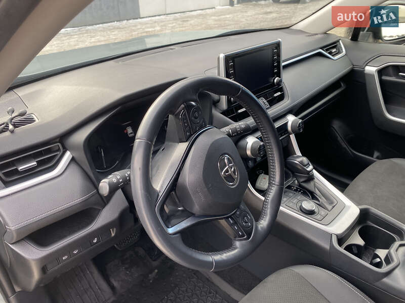 Позашляховик / Кросовер Toyota RAV4 2020 в Львові фото 4 Позашляховик / Кросовер Toyota RAV4 2020 в Львові