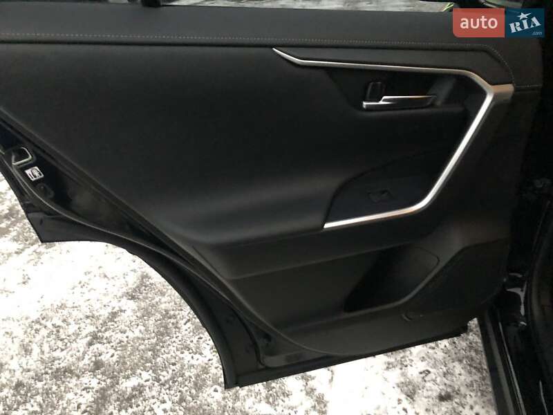Внедорожник / Кроссовер Toyota RAV4 2020 в Киеве