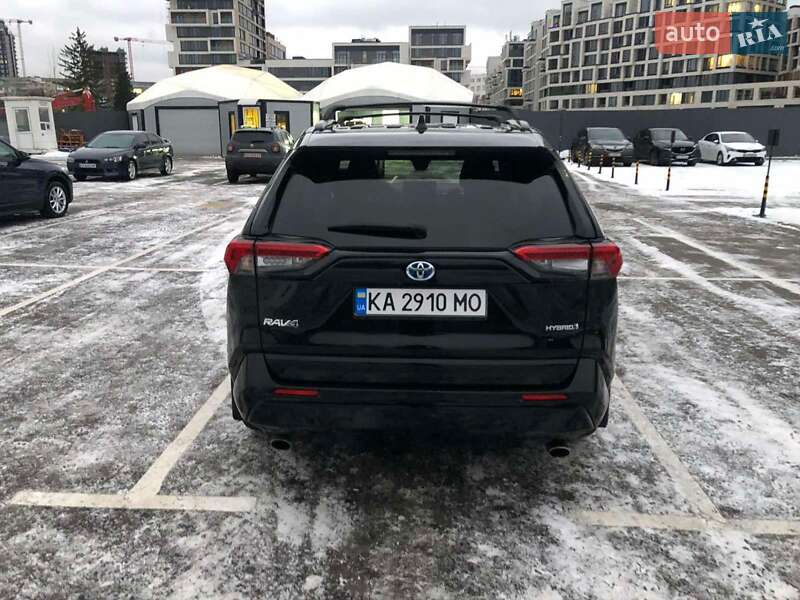 Внедорожник / Кроссовер Toyota RAV4 2020 в Киеве