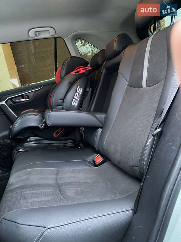 Позашляховик / Кросовер Toyota RAV4 2020 в Львові фото 16 Позашляховик / Кросовер Toyota RAV4 2020 в Львові