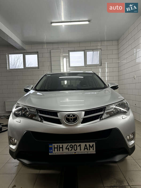 Внедорожник / Кроссовер Toyota RAV4 2013 в Раздельной