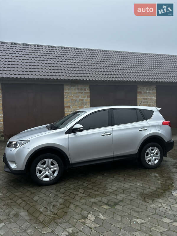 Внедорожник / Кроссовер Toyota RAV4 2013 в Раздельной