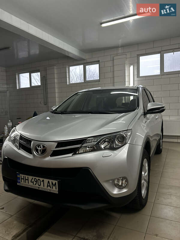 Внедорожник / Кроссовер Toyota RAV4 2013 в Раздельной