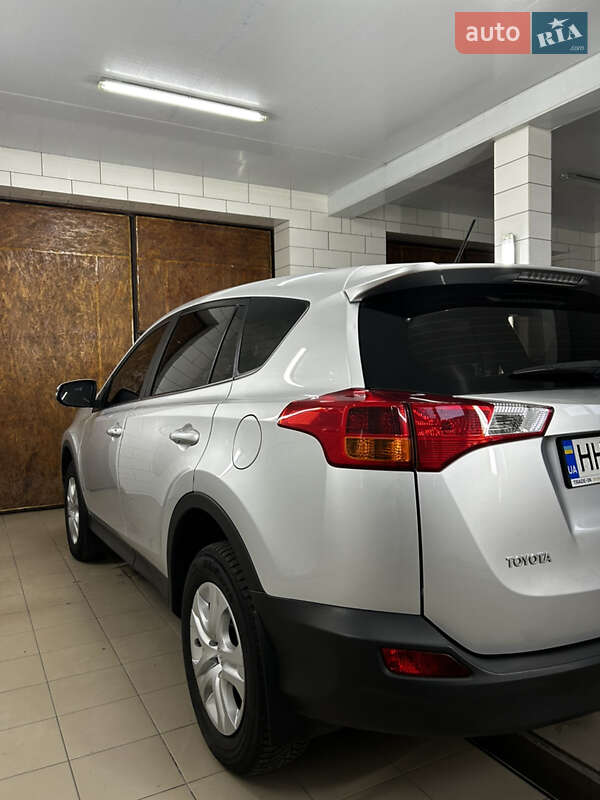 Внедорожник / Кроссовер Toyota RAV4 2013 в Раздельной