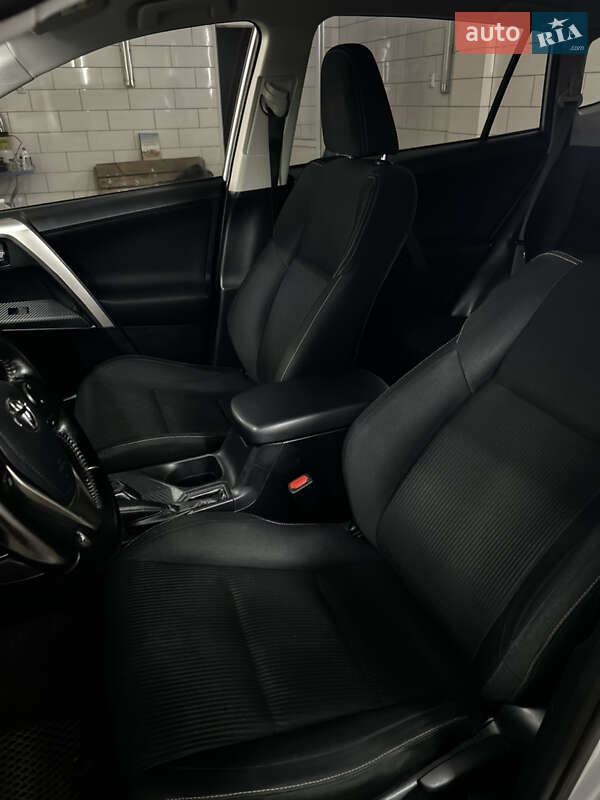 Внедорожник / Кроссовер Toyota RAV4 2013 в Раздельной