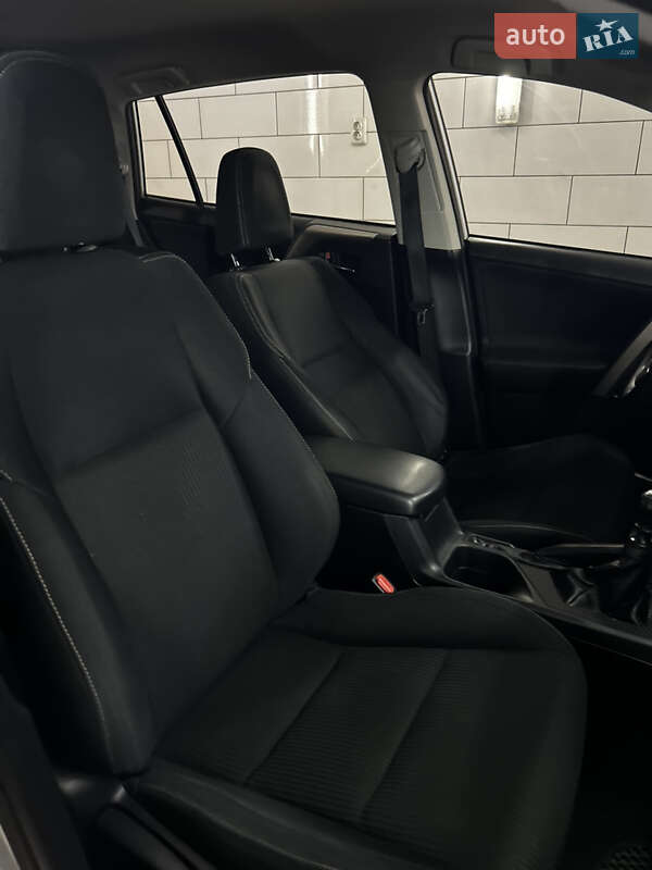 Внедорожник / Кроссовер Toyota RAV4 2013 в Раздельной