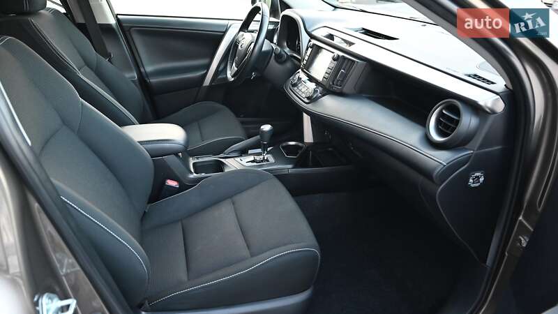 Позашляховик / Кросовер Toyota RAV4 2017 в Києві