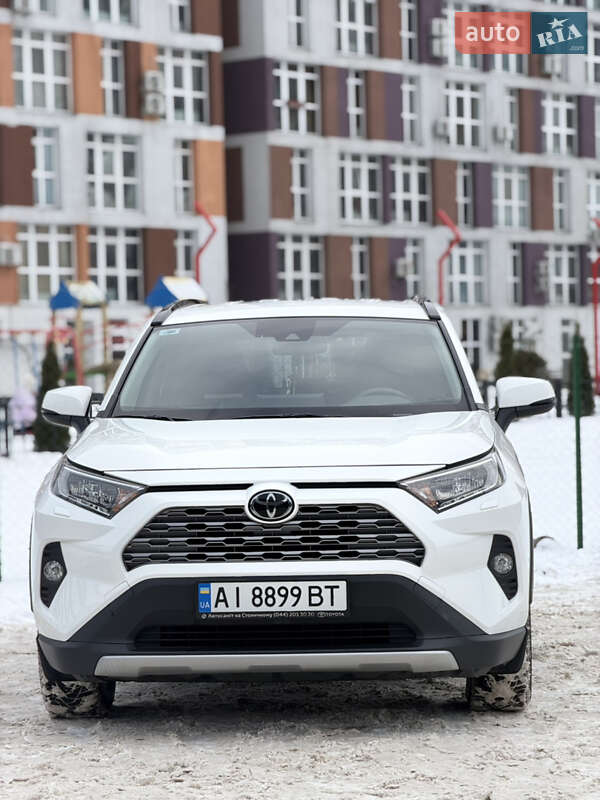 Позашляховик / Кросовер Toyota RAV4 2020 в Києві