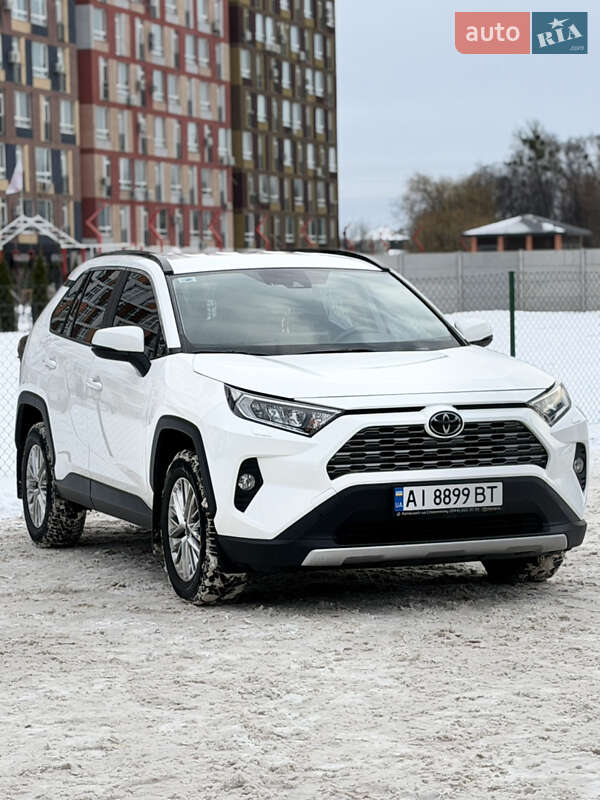 Позашляховик / Кросовер Toyota RAV4 2020 в Києві