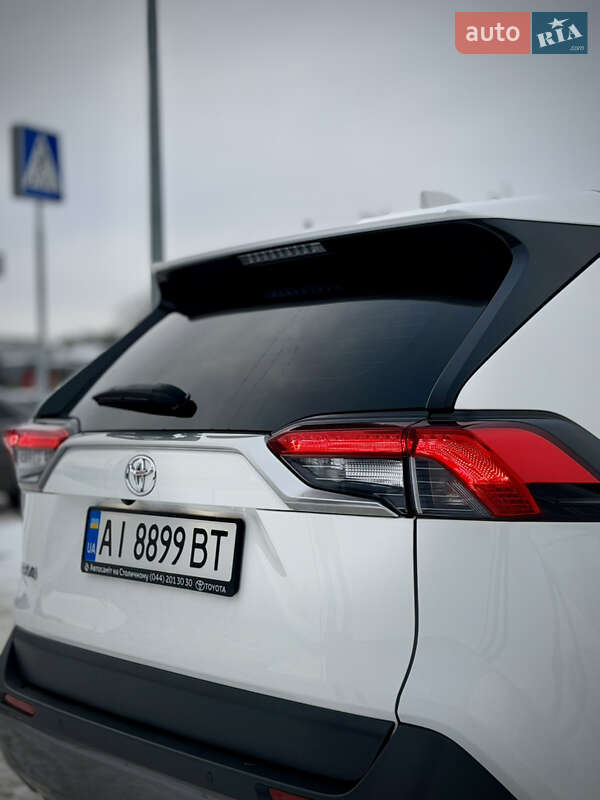 Позашляховик / Кросовер Toyota RAV4 2020 в Києві