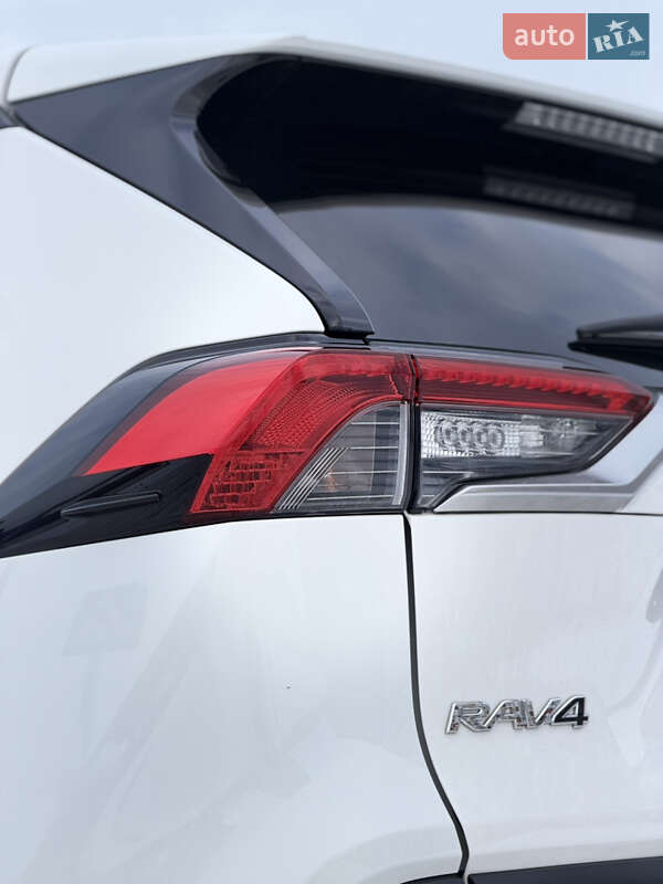 Позашляховик / Кросовер Toyota RAV4 2020 в Києві