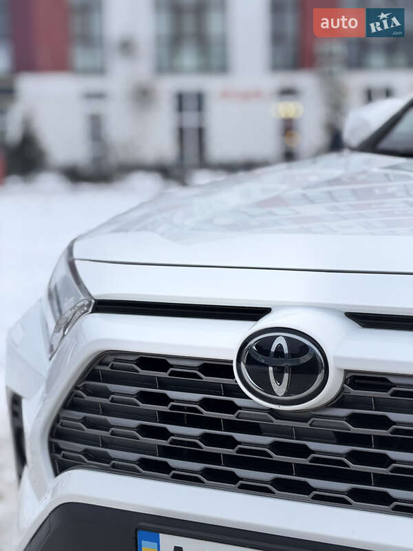 Позашляховик / Кросовер Toyota RAV4 2020 в Києві