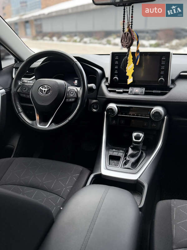 Позашляховик / Кросовер Toyota RAV4 2020 в Києві
