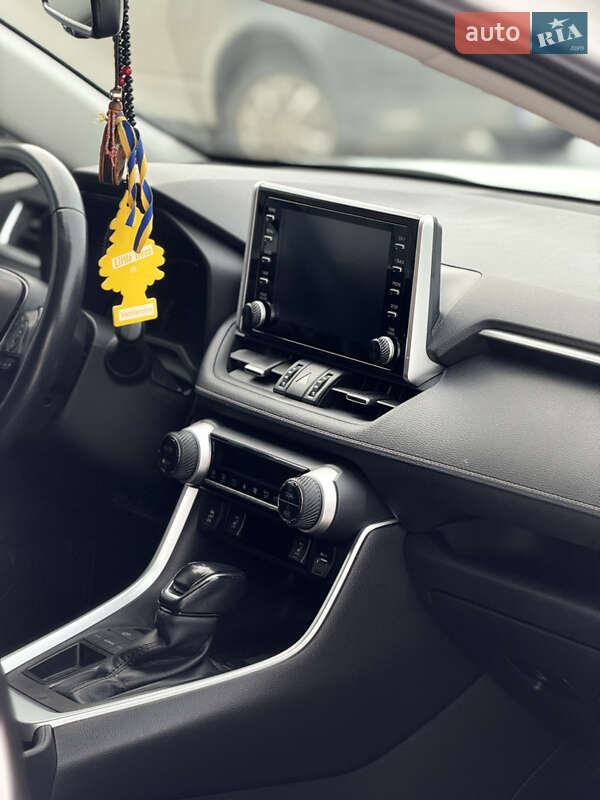 Позашляховик / Кросовер Toyota RAV4 2020 в Києві
