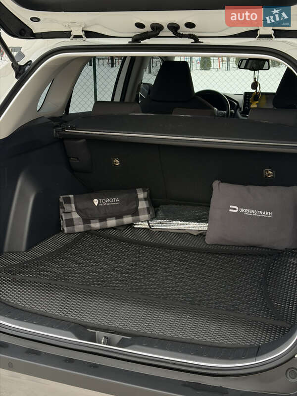 Позашляховик / Кросовер Toyota RAV4 2020 в Києві