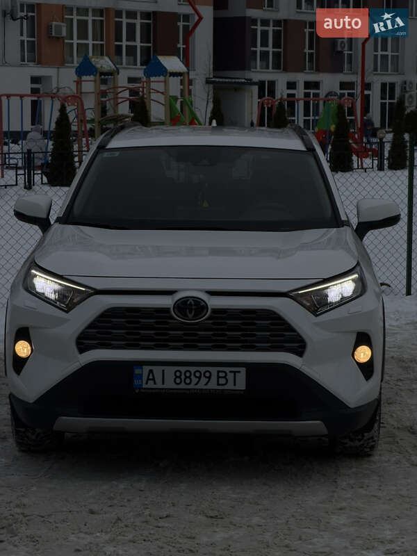 Позашляховик / Кросовер Toyota RAV4 2020 в Києві