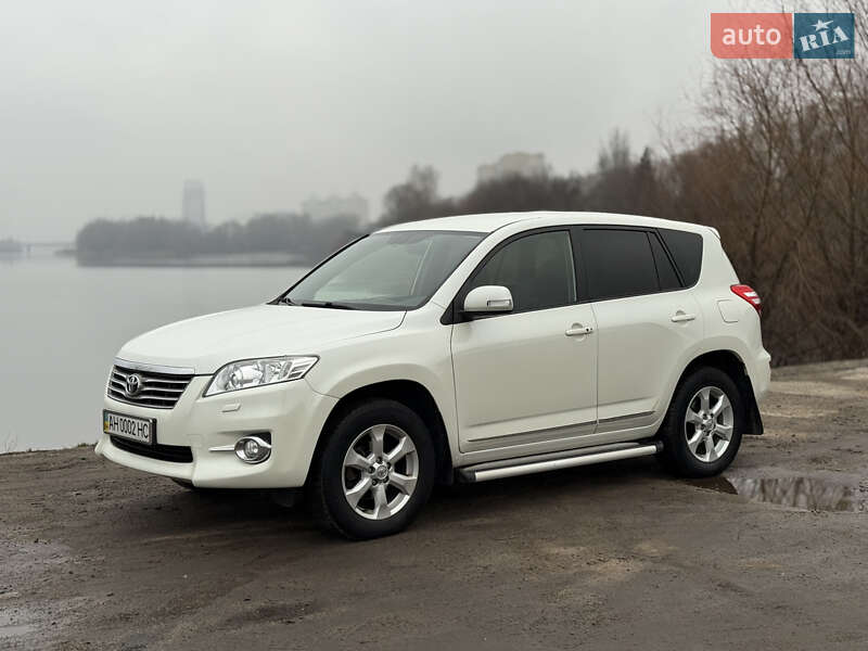 Позашляховик / Кросовер Toyota RAV4 2011 в Києві