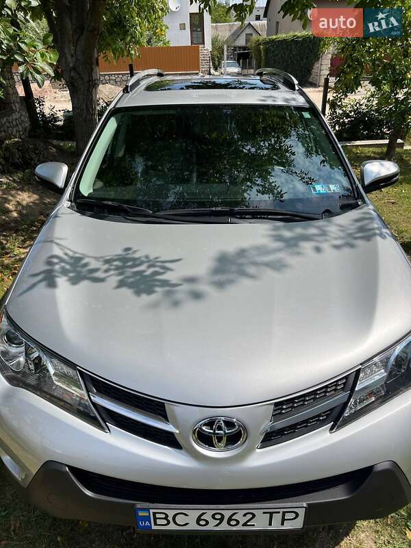 Внедорожник / Кроссовер Toyota RAV4 2015 в Шептицькому