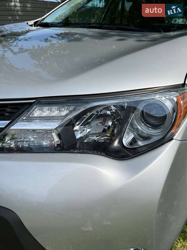 Внедорожник / Кроссовер Toyota RAV4 2015 в Шептицькому