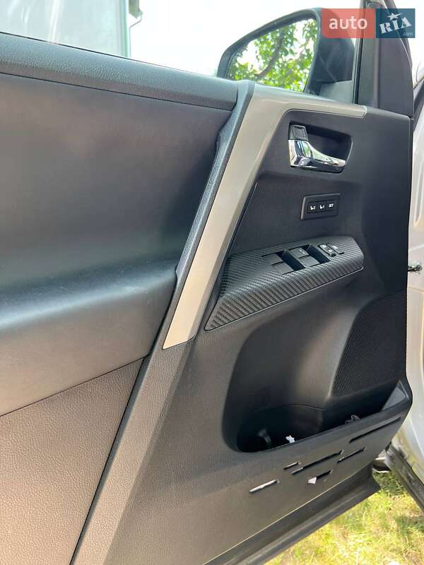 Внедорожник / Кроссовер Toyota RAV4 2015 в Шептицькому