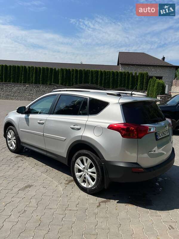 Внедорожник / Кроссовер Toyota RAV4 2015 в Шептицькому