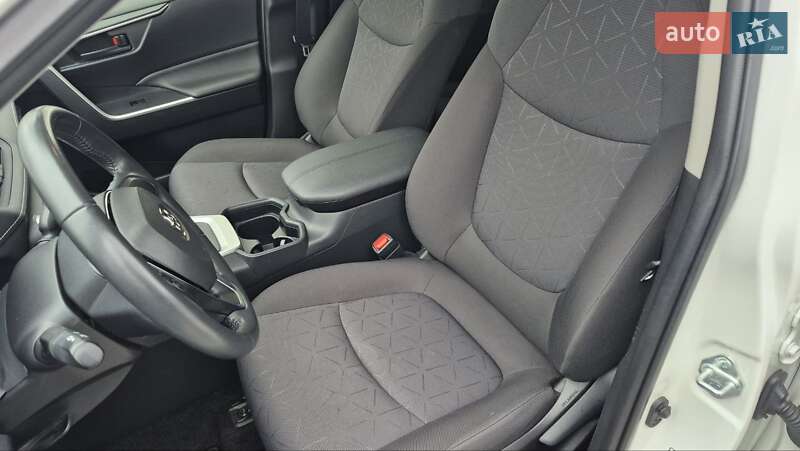 Позашляховик / Кросовер Toyota RAV4 2021 в Черкасах