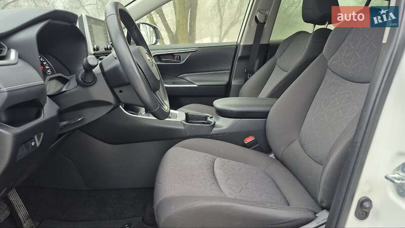 Позашляховик / Кросовер Toyota RAV4 2021 в Черкасах