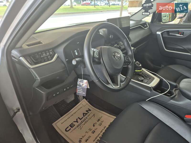 Внедорожник / Кроссовер Toyota RAV4 2023 в Киеве