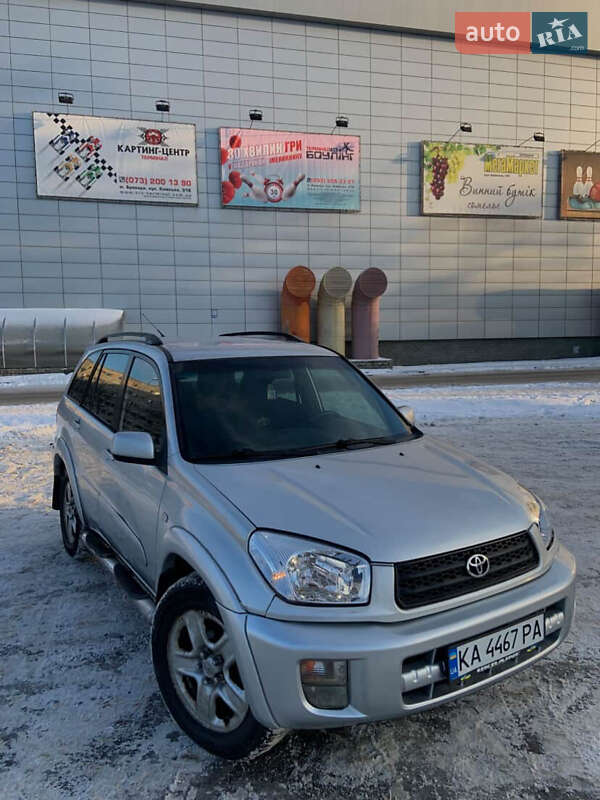 Внедорожник / Кроссовер Toyota RAV4 2001 в Киеве