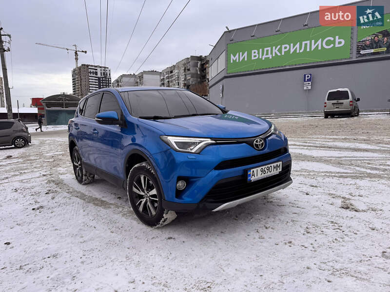 Внедорожник / Кроссовер Toyota RAV4 2016 в Киеве