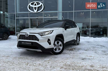 Позашляховик / Кросовер Toyota RAV4 2019 в Рівному